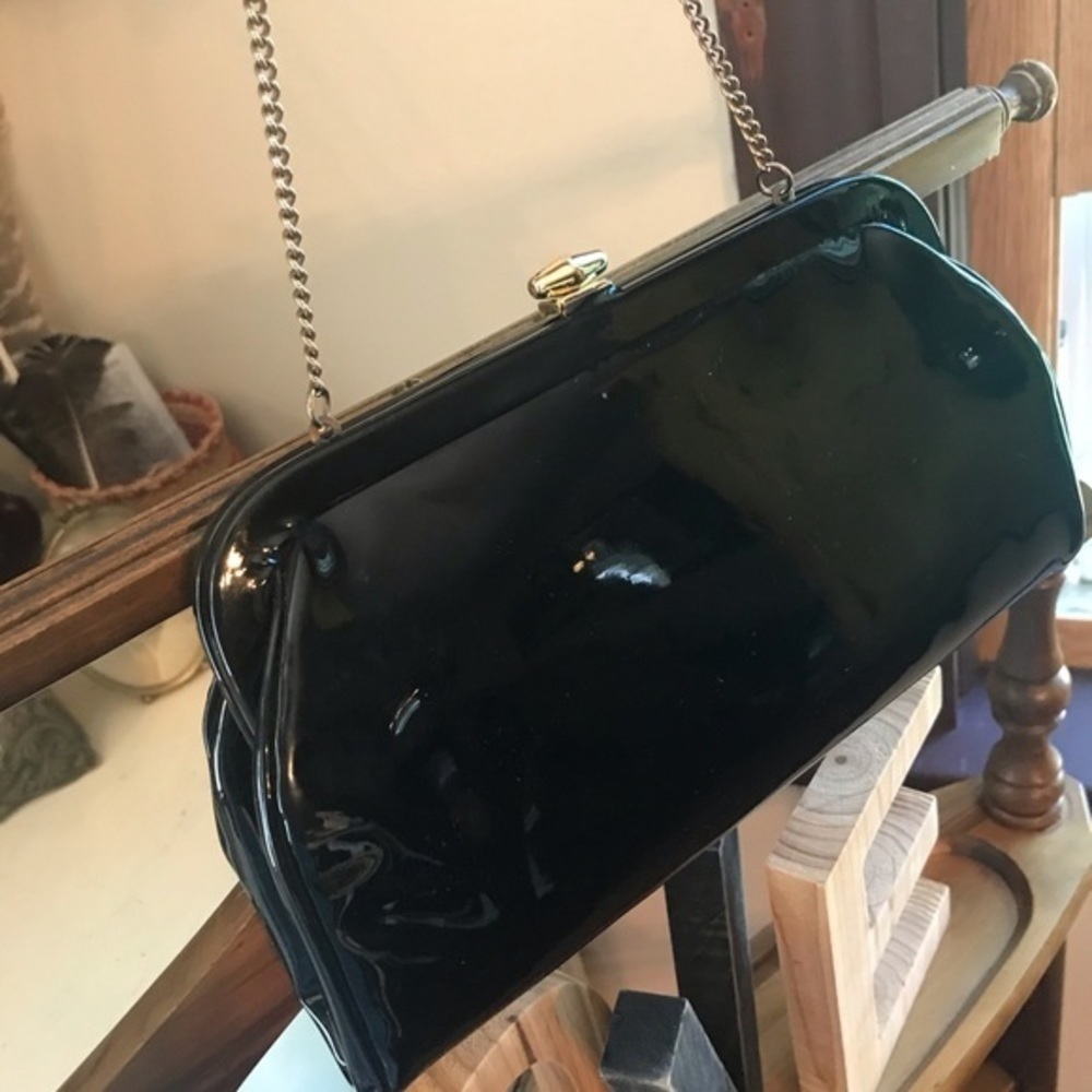 1960’s Vintage Black Patent Kiss Snap Closure Purse - Picture 4 of 6